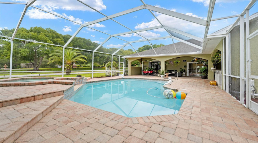Brick Paved Pool Deck Spillway Jacuzzi