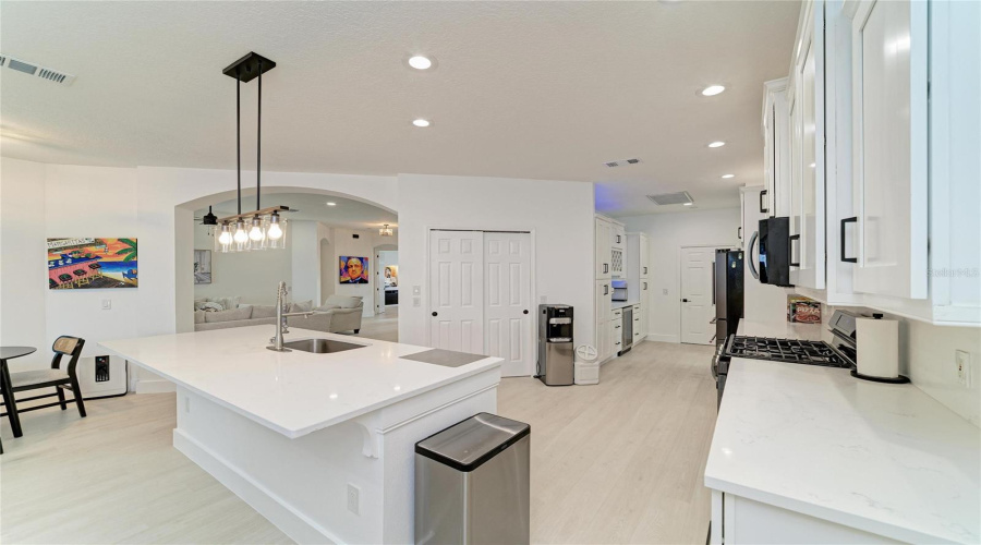 Bradenton, Florida 34202, 5 Bedroom Bedrooms, ,3 Bathroombathrooms,Residential,For Sale,Rivers Bluff,0,Mfra4704187