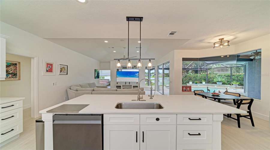 Bradenton, Florida 34202, 5 Bedroom Bedrooms, ,3 Bathroombathrooms,Residential,For Sale,Rivers Bluff,0,Mfra4704187