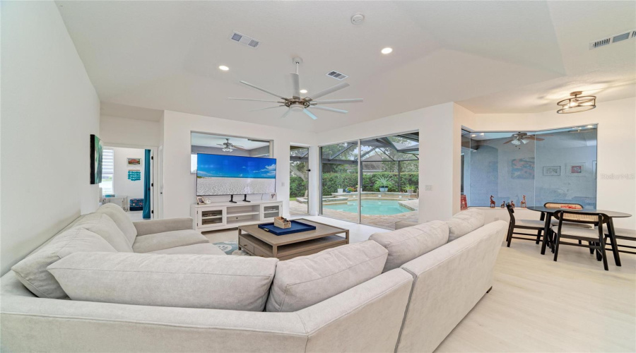 Bradenton, Florida 34202, 5 Bedroom Bedrooms, ,3 Bathroombathrooms,Residential,For Sale,Rivers Bluff,0,Mfra4704187