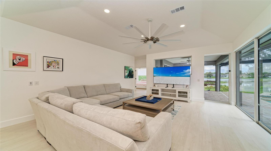 Bradenton, Florida 34202, 5 Bedroom Bedrooms, ,3 Bathroombathrooms,Residential,For Sale,Rivers Bluff,0,Mfra4704187