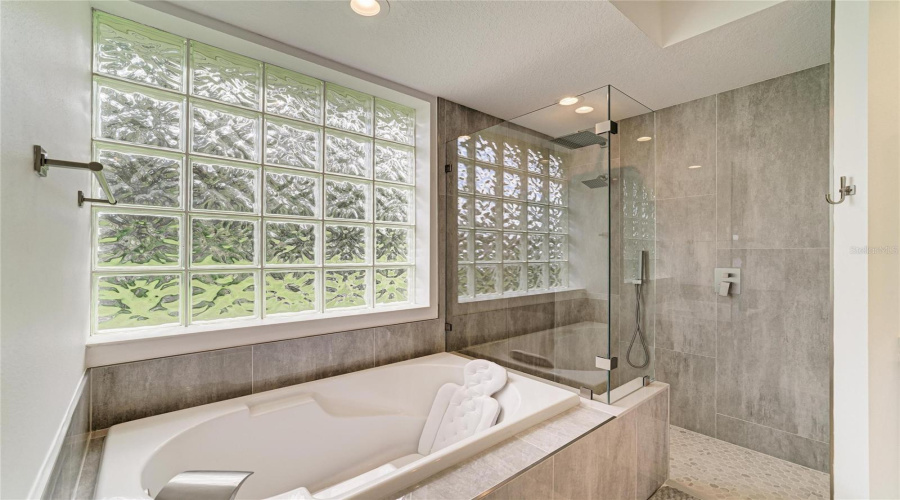 Bradenton, Florida 34202, 5 Bedroom Bedrooms, ,3 Bathroombathrooms,Residential,For Sale,Rivers Bluff,0,Mfra4704187