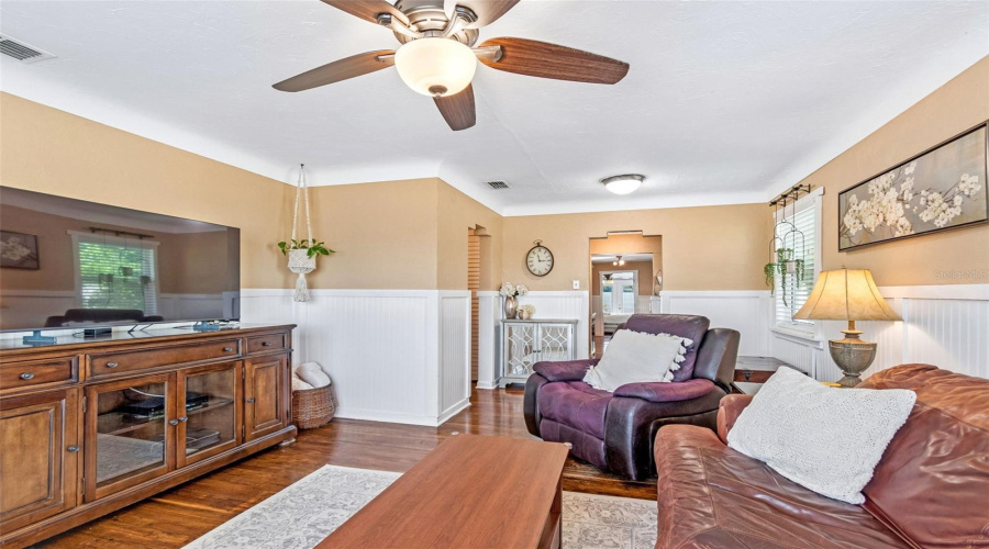 St Petersburg, Florida 33713, 3 Bedroom Bedrooms, ,2 Bathroombathrooms,Residential,For Sale,16Th,0,Mfrtb8522892