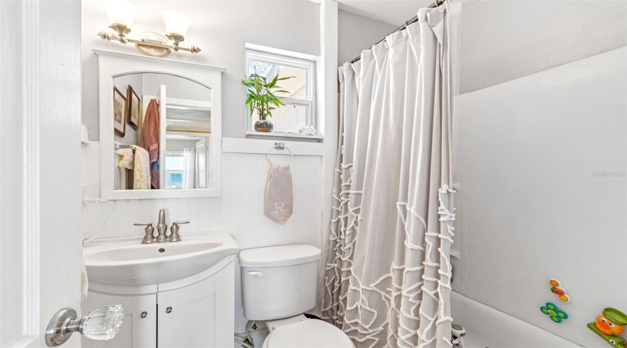 St Petersburg, Florida 33713, 3 Bedroom Bedrooms, ,2 Bathroombathrooms,Residential,For Sale,16Th,0,Mfrtb8522892