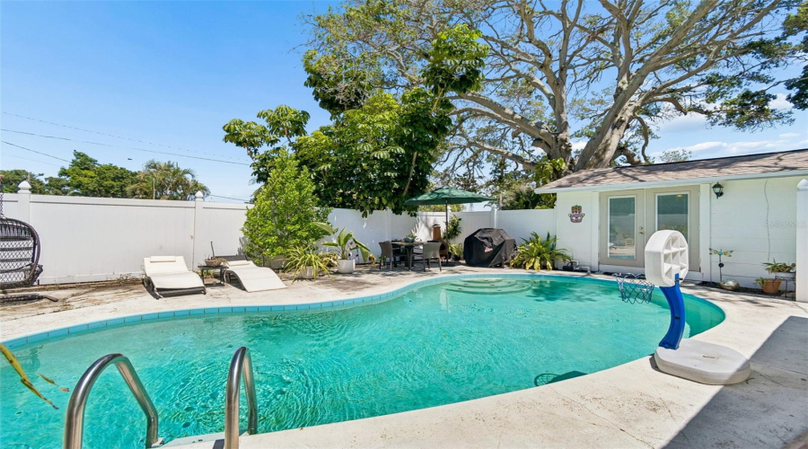St Petersburg, Florida 33713, 3 Bedroom Bedrooms, ,2 Bathroombathrooms,Residential,For Sale,16Th,0,Mfrtb8522892