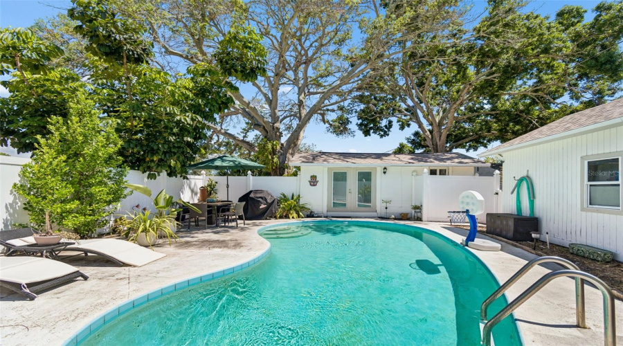 St Petersburg, Florida 33713, 3 Bedroom Bedrooms, ,2 Bathroombathrooms,Residential,For Sale,16Th,0,Mfrtb8522892