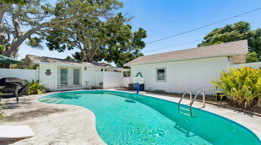 St Petersburg, Florida 33713, 3 Bedroom Bedrooms, ,2 Bathroombathrooms,Residential,For Sale,16Th,0,Mfrtb8522892