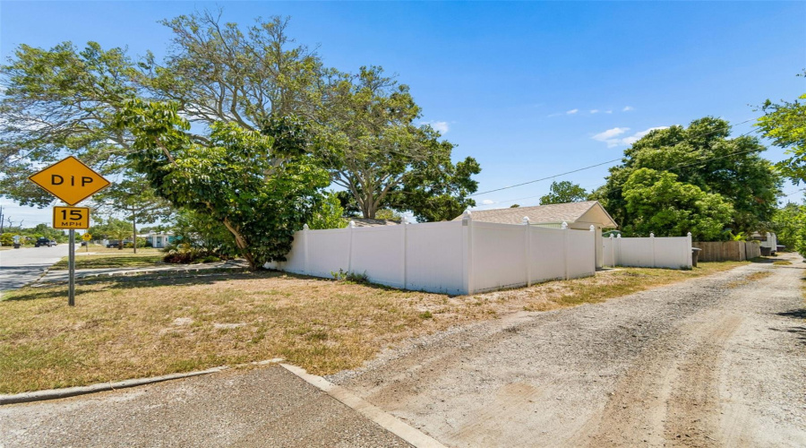 St Petersburg, Florida 33713, 3 Bedroom Bedrooms, ,2 Bathroombathrooms,Residential,For Sale,16Th,0,Mfrtb8522892