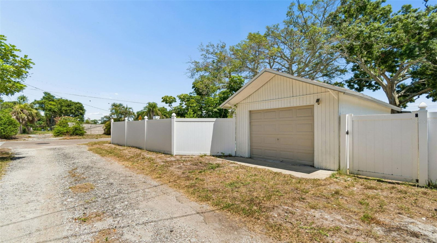 St Petersburg, Florida 33713, 3 Bedroom Bedrooms, ,2 Bathroombathrooms,Residential,For Sale,16Th,0,Mfrtb8522892