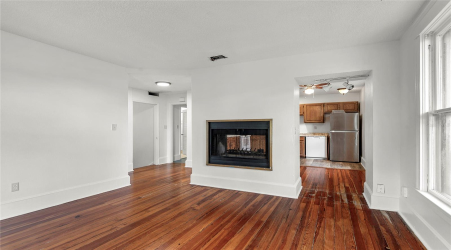 Orlando, Florida 32801, 4 Bedroom Bedrooms, ,3 Bathroombathrooms,Residential,For Sale,Osceola,0,Mfro6436521