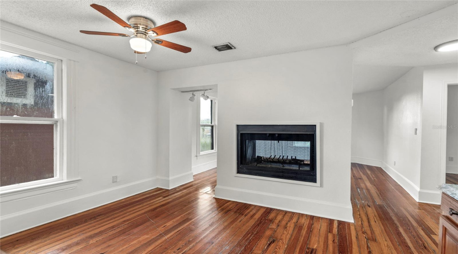 Orlando, Florida 32801, 4 Bedroom Bedrooms, ,3 Bathroombathrooms,Residential,For Sale,Osceola,0,Mfro6436521