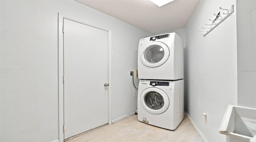 New Port Richey, Florida 34654, 3 Bedroom Bedrooms, ,3 Bathroombathrooms,Residential,For Sale,Jasmine,0,Mfrtb8529200