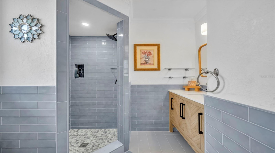 En Suite Bath