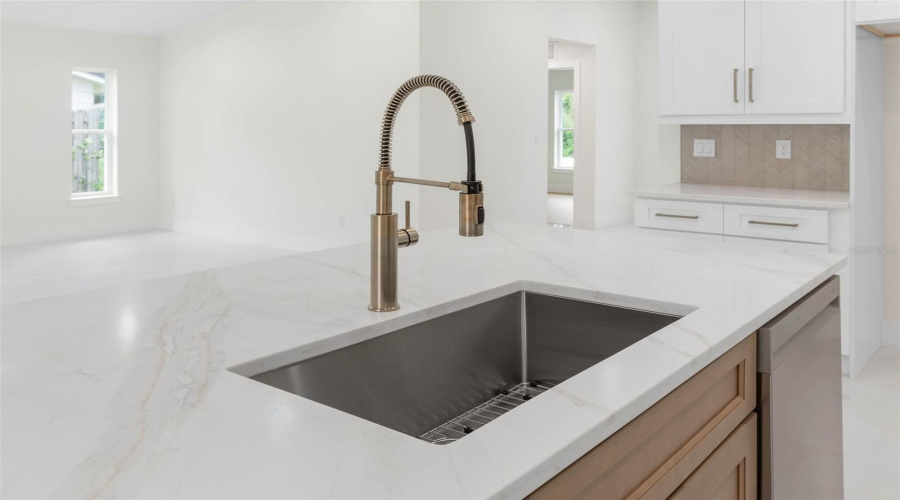 Delta Antoni Faucet