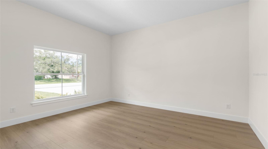 Bed 3, 10' Ceiling.