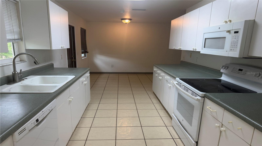 Venice, Florida 34293, 3 Bedroom Bedrooms, ,2 Bathroombathrooms,Residential,For Sale,Woodmere,0,Mfrn6145100