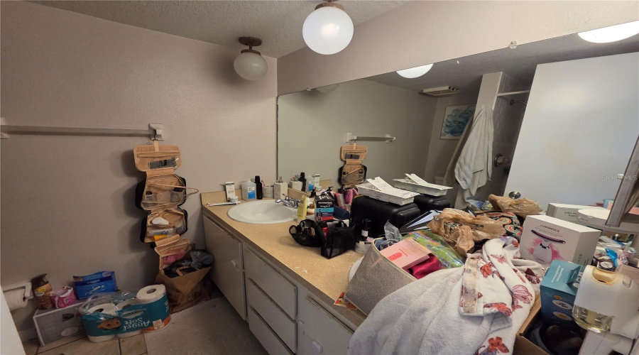 Tampa, Florida 33611, 2 Bedroom Bedrooms, ,2 Bathroombathrooms,Residential,For Sale,Mcelroy,0,Mfrtb8530214