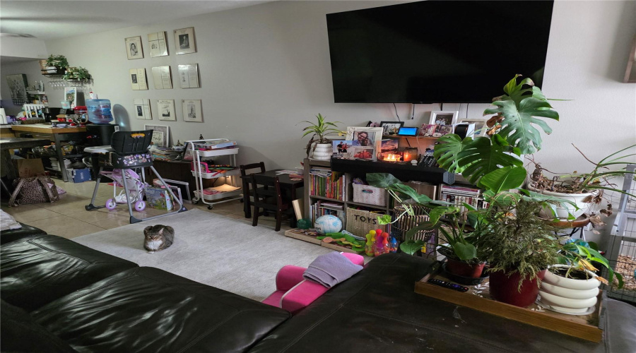Tampa, Florida 33611, 2 Bedroom Bedrooms, ,2 Bathroombathrooms,Residential,For Sale,Mcelroy,0,Mfrtb8530214