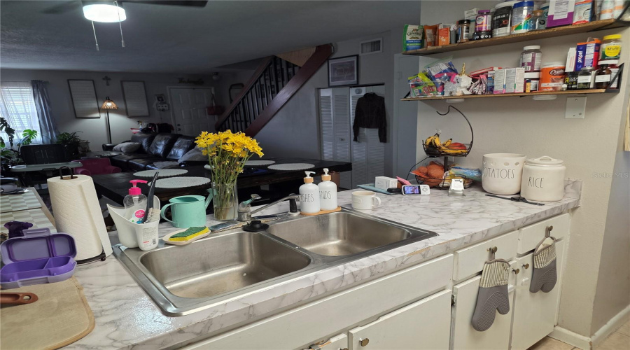 Tampa, Florida 33611, 2 Bedroom Bedrooms, ,2 Bathroombathrooms,Residential,For Sale,Mcelroy,0,Mfrtb8530214