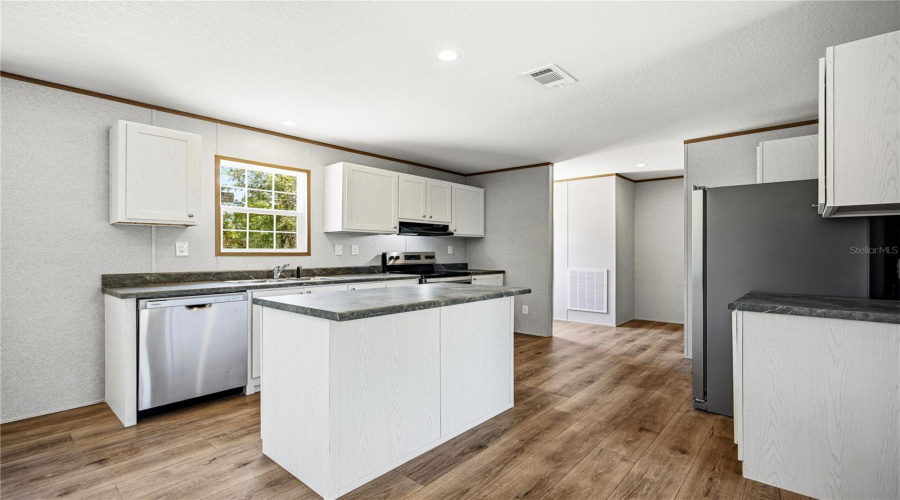 Interlachen, Florida 32148, 4 Bedroom Bedrooms, ,2 Bathroombathrooms,Residential,For Sale,London,0,Mfrgc540947