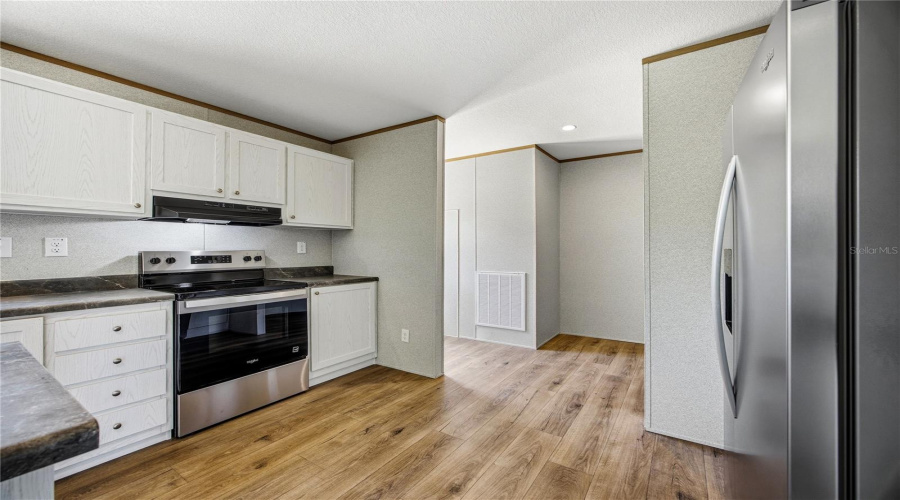Interlachen, Florida 32148, 4 Bedroom Bedrooms, ,2 Bathroombathrooms,Residential,For Sale,London,0,Mfrgc540947