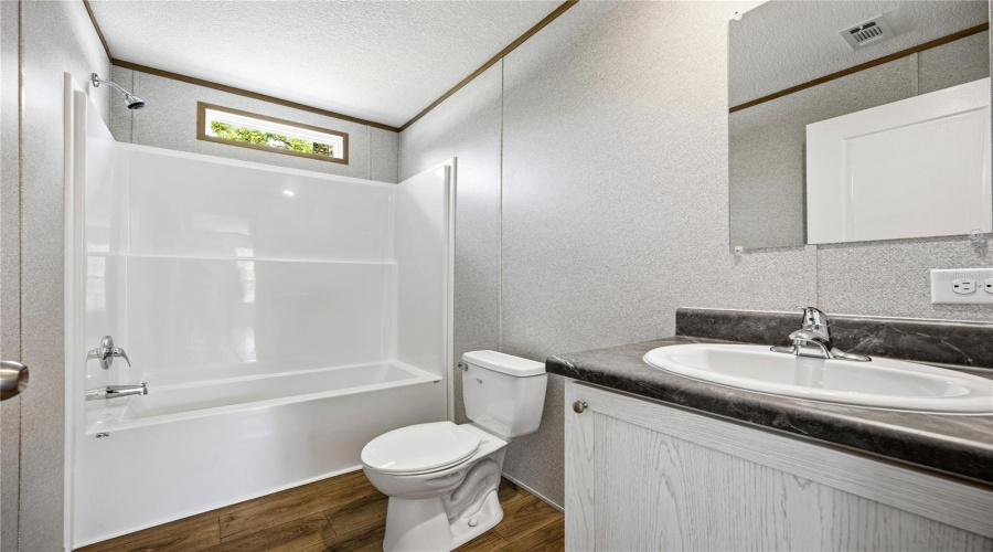 Interlachen, Florida 32148, 4 Bedroom Bedrooms, ,2 Bathroombathrooms,Residential,For Sale,London,0,Mfrgc540947
