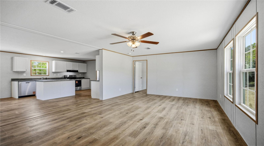 Interlachen, Florida 32148, 4 Bedroom Bedrooms, ,2 Bathroombathrooms,Residential,For Sale,London,0,Mfrgc540947