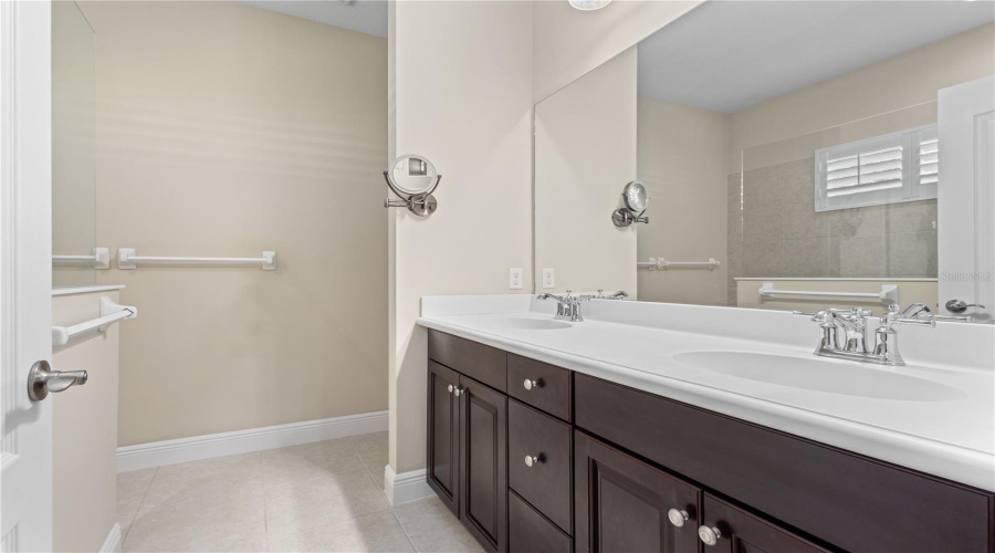 Sarasota, Florida 34243, 3 Bedroom Bedrooms, ,2 Bathroombathrooms,Residential,For Sale,Autumn Fern,0,Mfra4670884