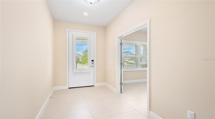 Sarasota, Florida 34243, 3 Bedroom Bedrooms, ,2 Bathroombathrooms,Residential,For Sale,Autumn Fern,0,Mfra4670884