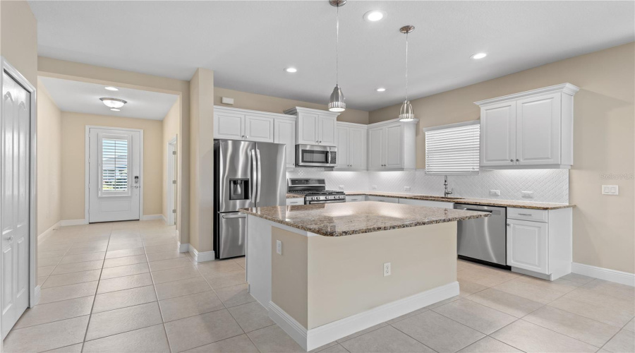 Sarasota, Florida 34243, 3 Bedroom Bedrooms, ,2 Bathroombathrooms,Residential,For Sale,Autumn Fern,0,Mfra4670884