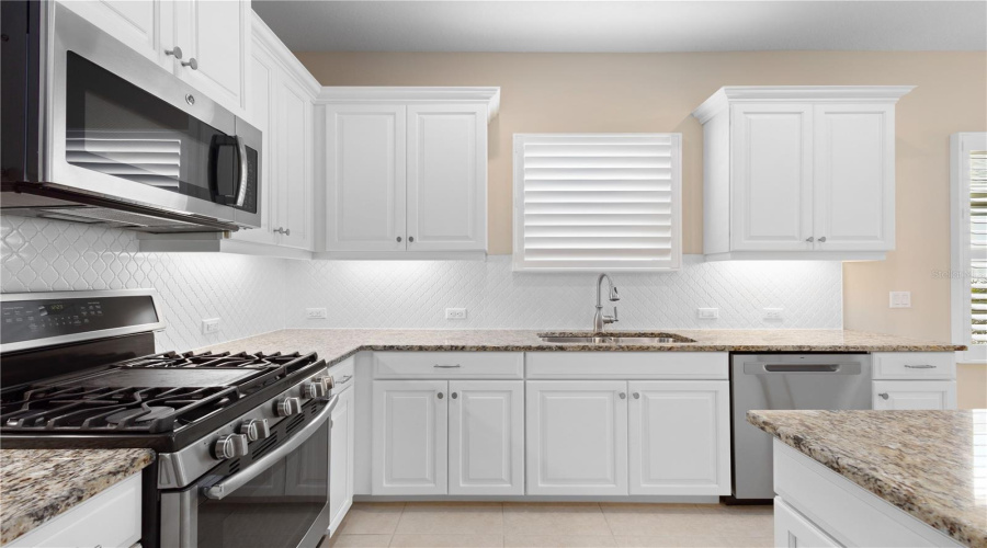 Sarasota, Florida 34243, 3 Bedroom Bedrooms, ,2 Bathroombathrooms,Residential,For Sale,Autumn Fern,0,Mfra4670884