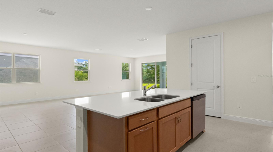 Island With Breakfast Bar