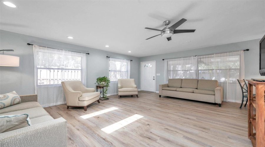 Tarpon Springs, Florida 34689, 3 Bedroom Bedrooms, ,2 Bathroombathrooms,Residential,For Sale,Carolina,0,Mfrtb8503708
