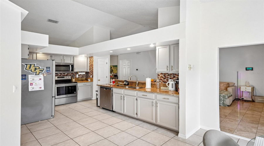 Altamonte Springs, Florida 32714, 4 Bedroom Bedrooms, ,3 Bathroombathrooms,Residential,For Sale,Woodland Terrace,0,Mfro6418362