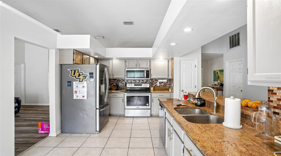 Altamonte Springs, Florida 32714, 4 Bedroom Bedrooms, ,3 Bathroombathrooms,Residential,For Sale,Woodland Terrace,0,Mfro6418362