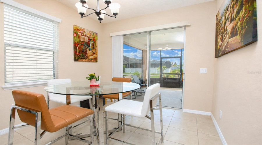 Breakfast/Dining Room