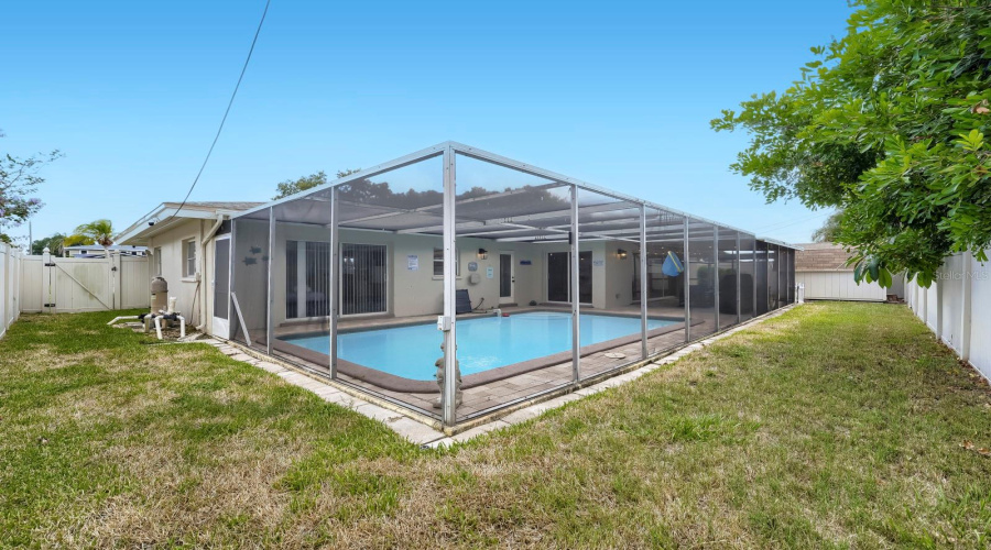 Seminole, Florida 33776, 3 Bedroom Bedrooms, ,2 Bathroombathrooms,Residential,For Sale,Dominica,0,Mfrtb8540117