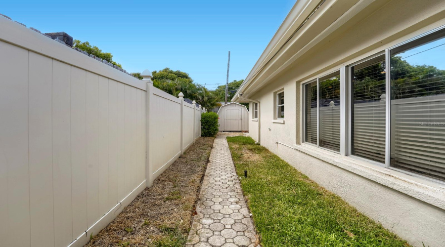 Seminole, Florida 33776, 3 Bedroom Bedrooms, ,2 Bathroombathrooms,Residential,For Sale,Dominica,0,Mfrtb8540117