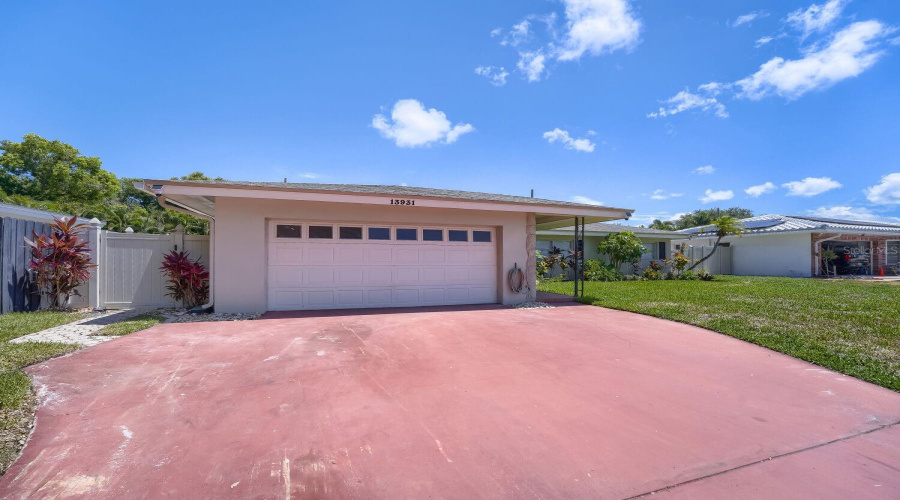 Seminole, Florida 33776, 3 Bedroom Bedrooms, ,2 Bathroombathrooms,Residential,For Sale,Dominica,0,Mfrtb8540117