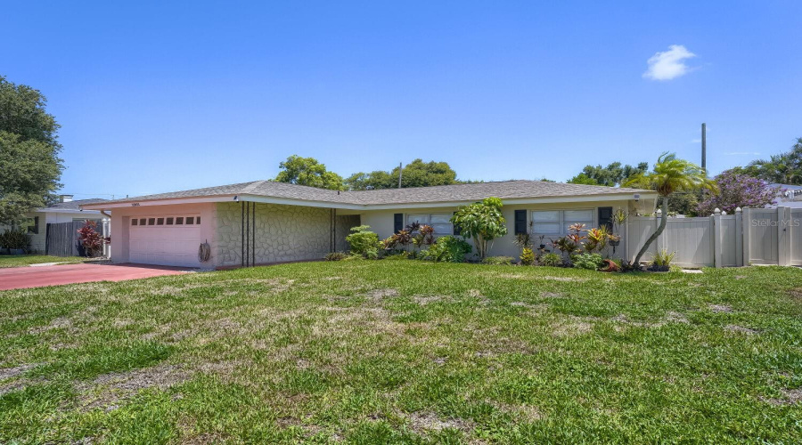 Seminole, Florida 33776, 3 Bedroom Bedrooms, ,2 Bathroombathrooms,Residential,For Sale,Dominica,0,Mfrtb8540117