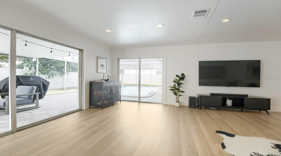 Seminole, Florida 33776, 3 Bedroom Bedrooms, ,2 Bathroombathrooms,Residential,For Sale,Dominica,0,Mfrtb8540117