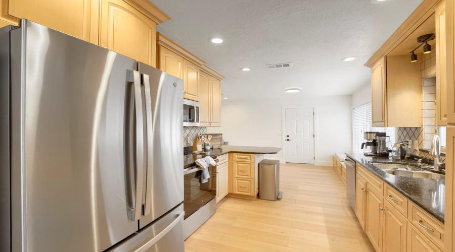 Seminole, Florida 33776, 3 Bedroom Bedrooms, ,2 Bathroombathrooms,Residential,For Sale,Dominica,0,Mfrtb8540117