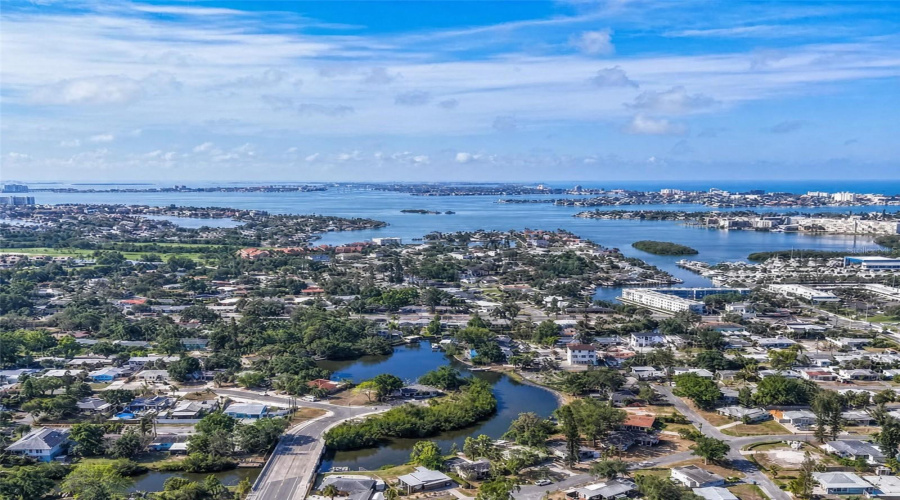 St Petersburg, Florida 33707, 4 Bedroom Bedrooms, ,2 Bathroombathrooms,Residential,For Sale,Rosati,0,Mfro6415845