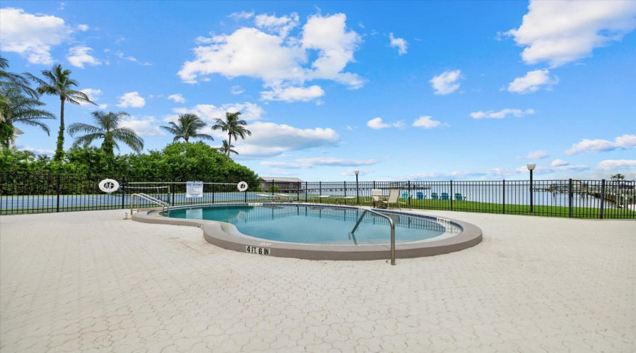 Bradenton, Florida 34209, 3 Bedroom Bedrooms, ,2 Bathroombathrooms,Residential,For Sale,89Th,0,Mfra4702020