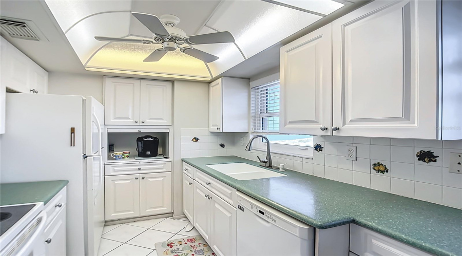 Venice, Florida 34285, 2 Bedroom Bedrooms, ,2 Bathroombathrooms,Residential,For Sale,Tarpon Center,0,Mfrn6144069