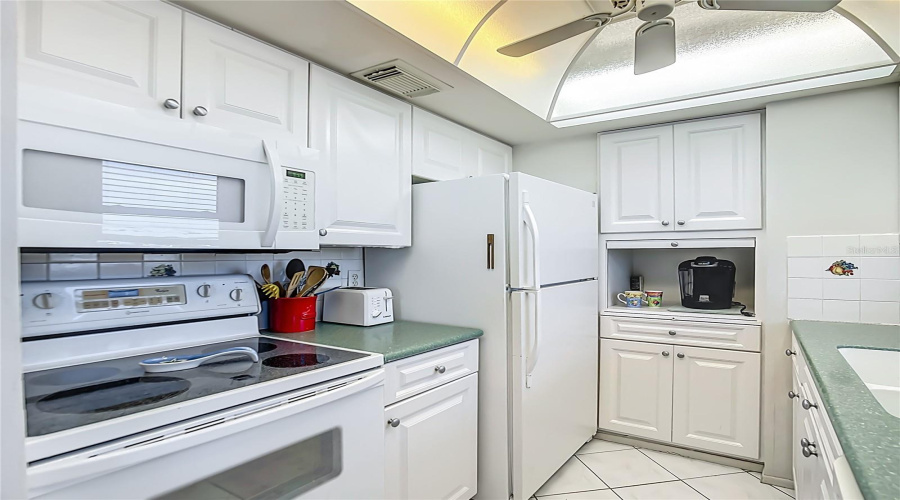 Venice, Florida 34285, 2 Bedroom Bedrooms, ,2 Bathroombathrooms,Residential,For Sale,Tarpon Center,0,Mfrn6144069