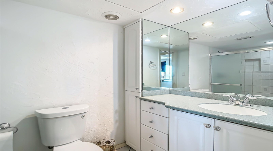 Venice, Florida 34285, 2 Bedroom Bedrooms, ,2 Bathroombathrooms,Residential,For Sale,Tarpon Center,0,Mfrn6144069