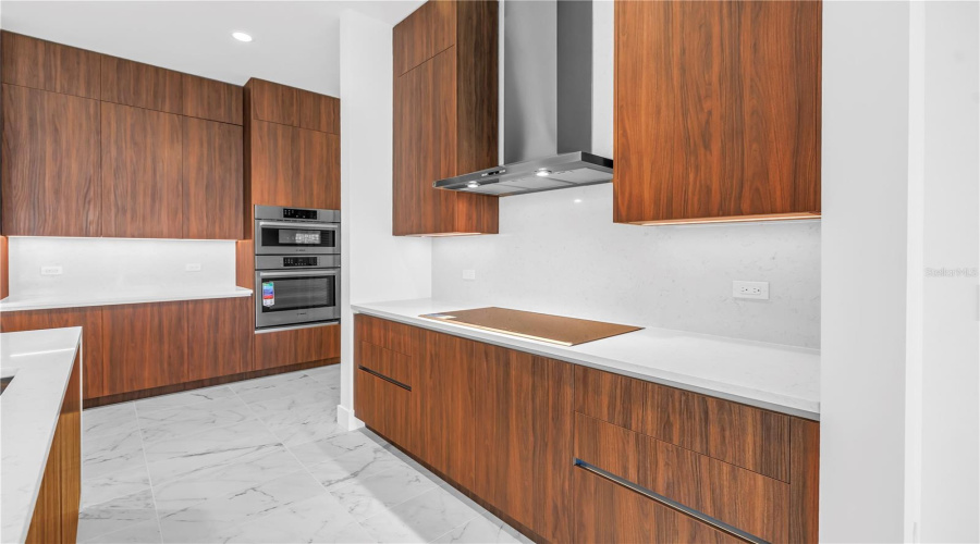 St Petersburg, Florida 33701, 2 Bedroom Bedrooms, ,2 Bathroombathrooms,Residential,For Sale,3Rd,0,Mfrtb8534312