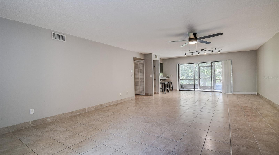 Clearwater, Florida 33759, 1 Bedroom Bedrooms, ,1 Bathroombathrooms,Residential,For Sale,Enterprise,0,Mfrtb8538062
