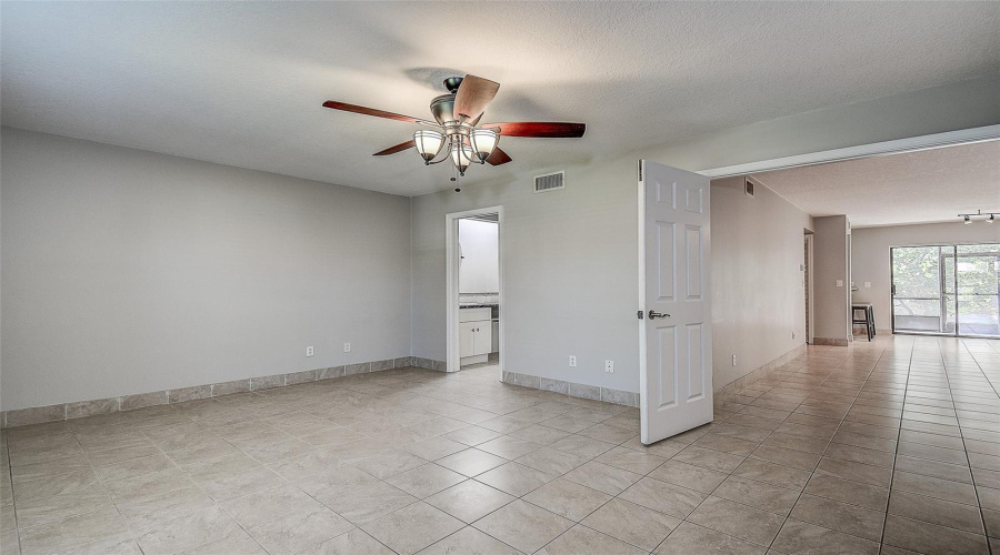 Clearwater, Florida 33759, 1 Bedroom Bedrooms, ,1 Bathroombathrooms,Residential,For Sale,Enterprise,0,Mfrtb8538062